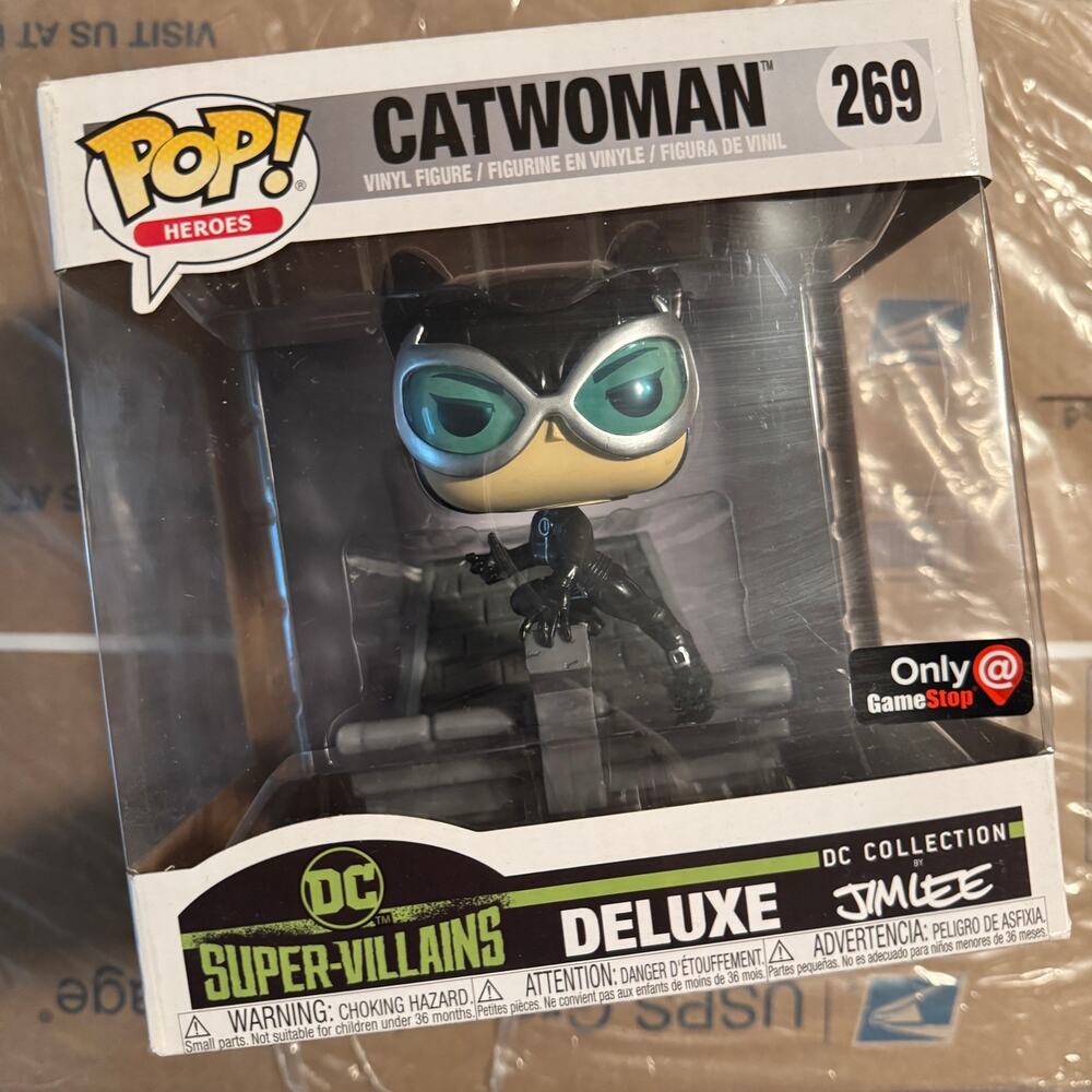 Funko Pop Deluxe DC Game Super Villains Catwoman 269 Jim Lee Game Stop Exclusive